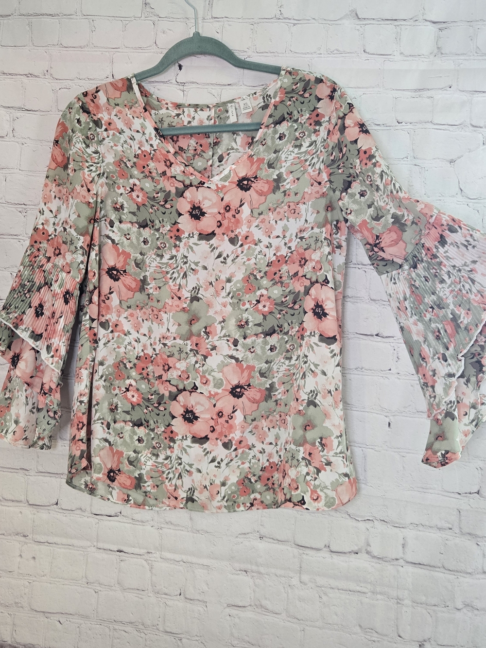 Floral V-Neck Bell Sleeve Top in‎ Pink and Green Fem Preppy Spring Catos Sz Xs
